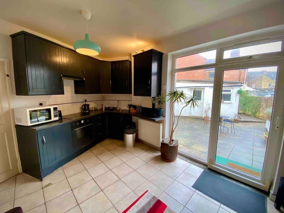 Brickworks - 2 Bedrooms, 15 Mins Walk To The Centre, With Garden Кардифф Экстерьер фото
